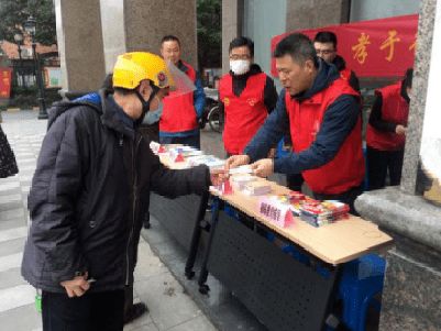 立足教育特色 踐行志愿服務(wù)——市教育局機(jī)關(guān)黨員開展學(xué)雷鋒教育咨詢志愿活動(dòng)